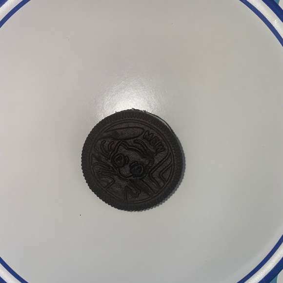 NEW RARE Mew Pokémon Oreo - Picture 2 of 2